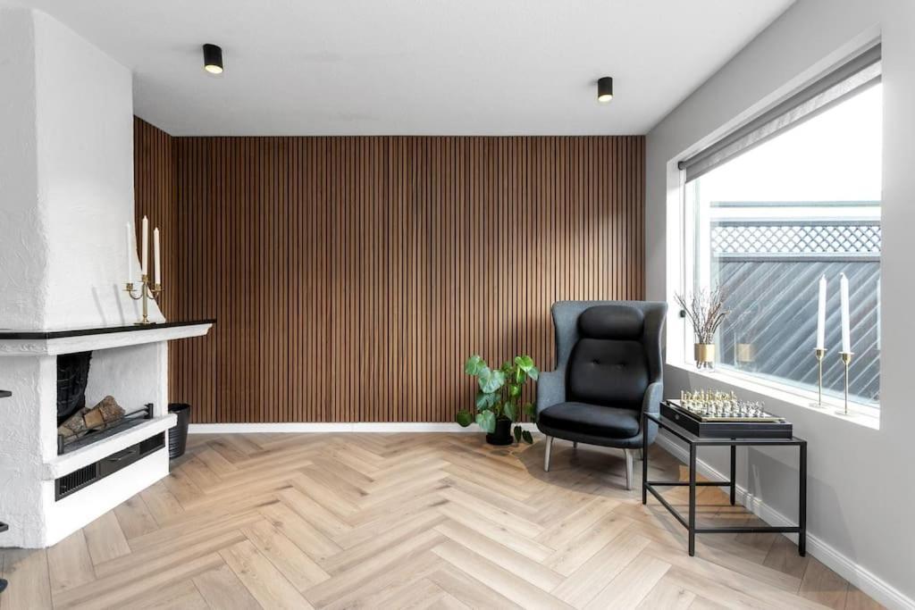 A Modern And Stylish Furnished House In Villa *