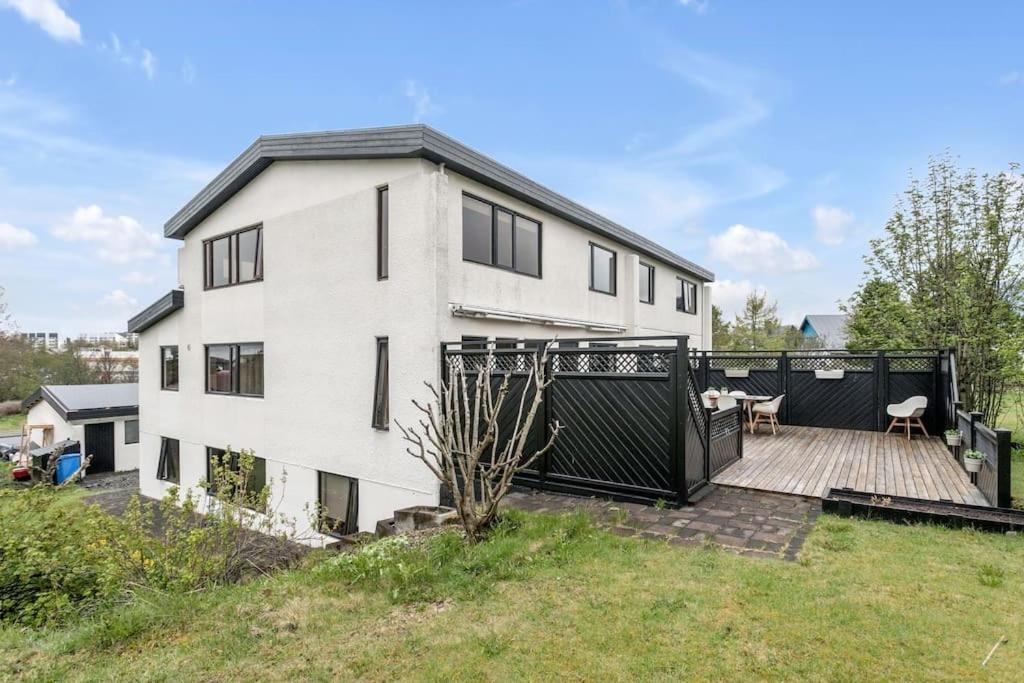 Villa A Modern And Stylish Furnished House In